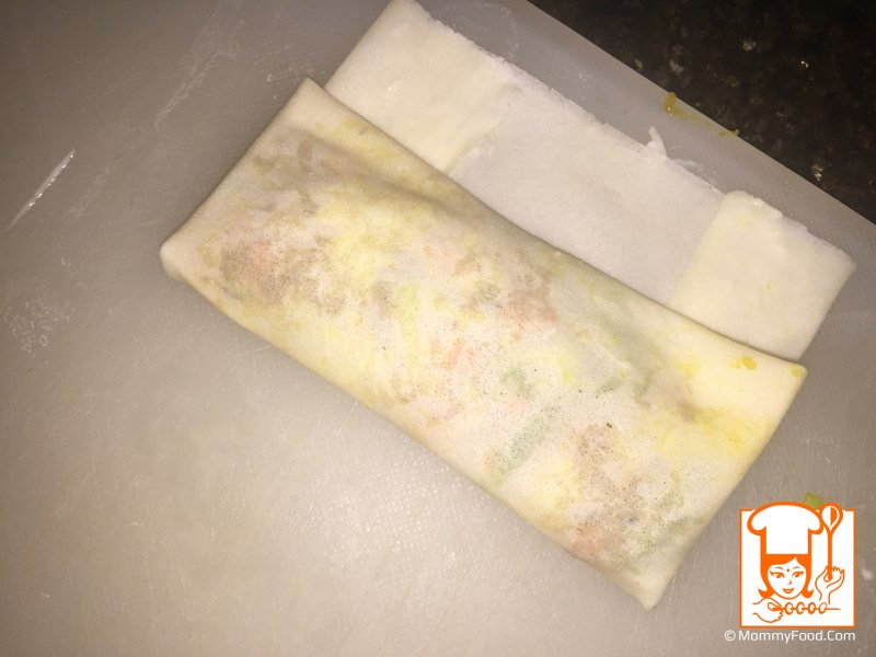 Rolling the spring roll