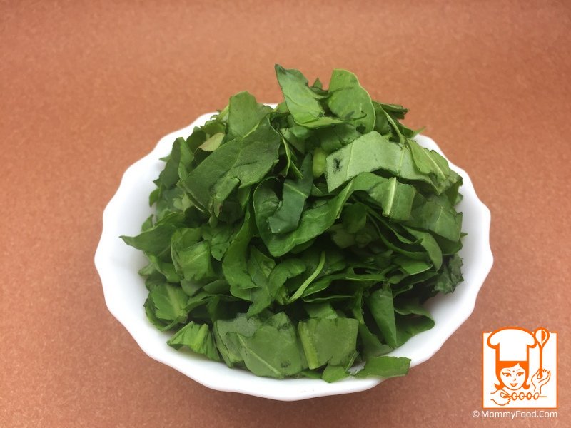 Chopped spinach leaves