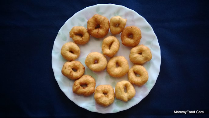 Garelu (lentil fritters)