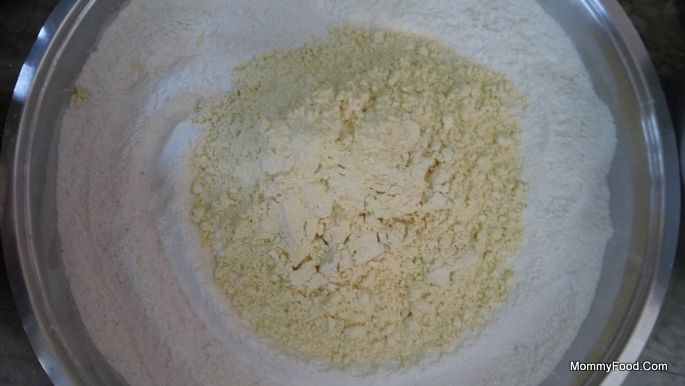 Mixing rice flour and gram flour for Kaaram Poosa dough