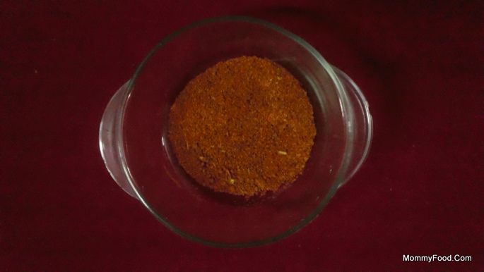 Red chilli powder for adding spice to Kaaram Poosa